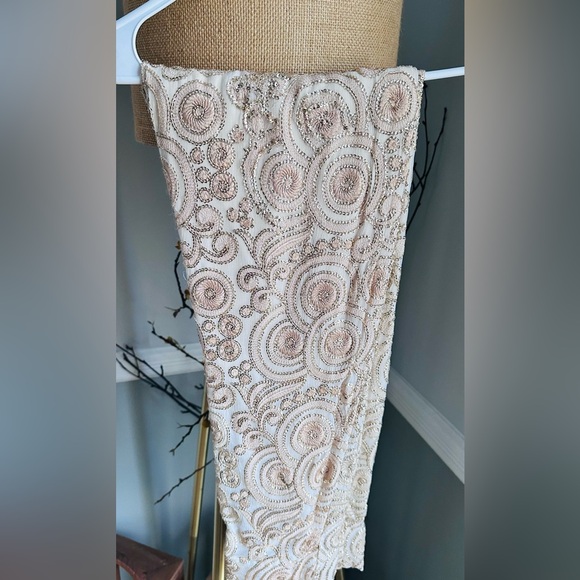 Beautifull cape and pants in dull gold color! - Picture 4 of 9